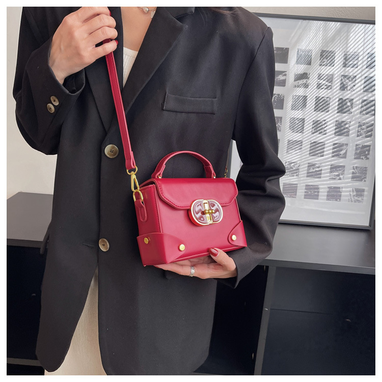High-end texture small bag 2023 new bag all-match Messenger bag foreign style fashion shoulder portable small square bag_voghion.com