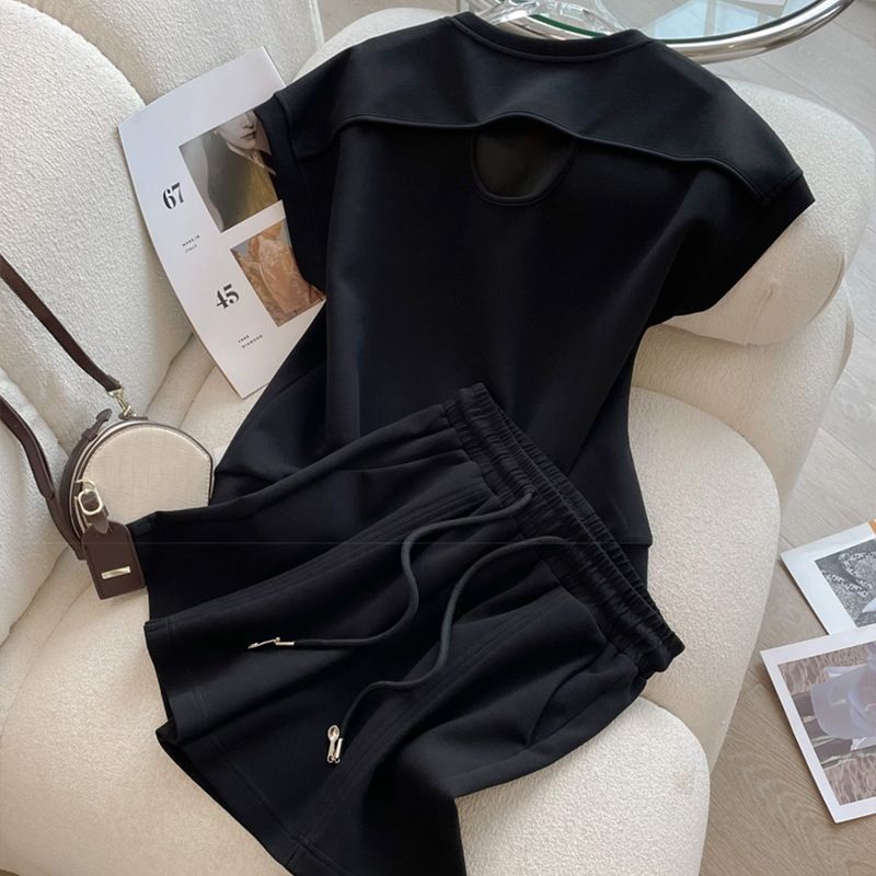 Ensemble de vêtements de sport décontractés pour femmes - Haut à manches courtes et short de course de style coréen (tenue d'été 2 pièces haut de gamme et polyvalente)_voghion.com