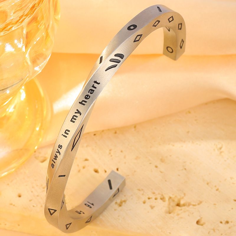 Bracciale in acciaio al titanio Mobius, bracciale alla moda transfrontaliero europeo e americano, da uomo, retrò, hip hop, con incisione, resistente allo sbiadimento_voghion.com