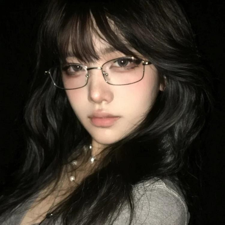 Occhiali da vista quadrati da donna in argento, lenti piatte, montatura stretta color oro Desire, senza trucco,_voghion.com