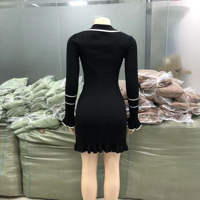 Abito in maglia con bottoni in legno e bordo a orecchino, a maniche lunghe, da donna_voghion.com