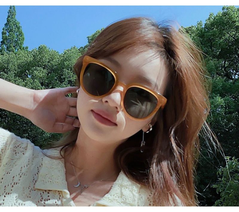 Xu Hongdou's Same Sonnenschutz UV Kleine weiße Damen Trendy Quadratische Runde Schlankheits-Sonnenbrille für Autofahrer_voghion.com