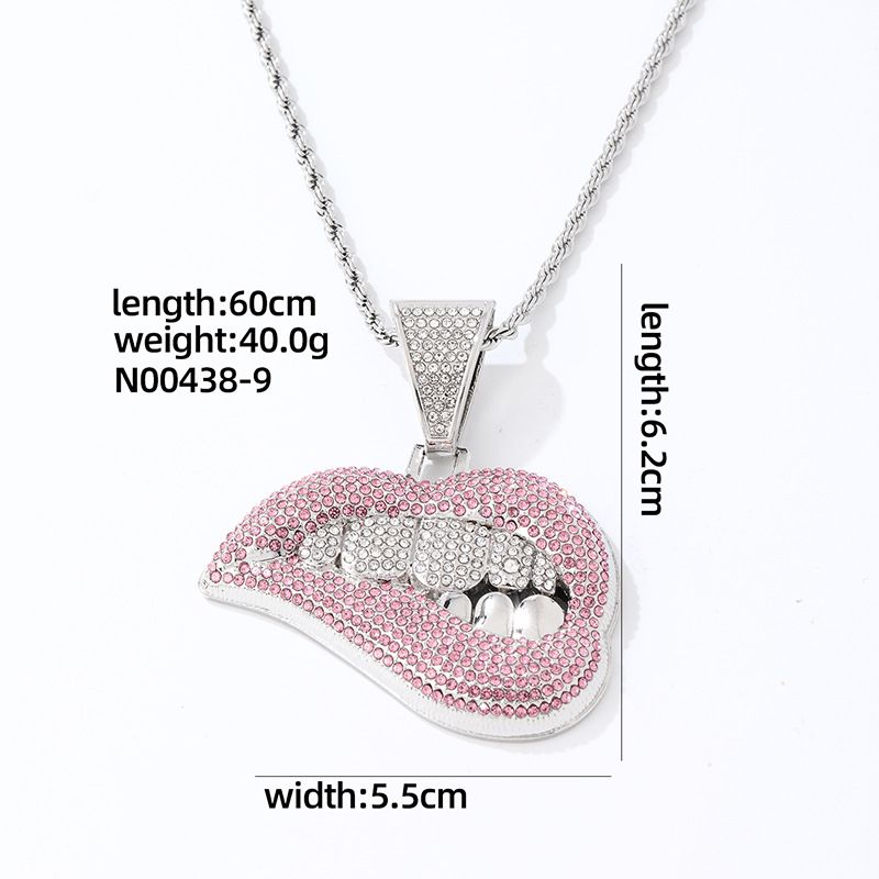 rosa krumme Lippen, freiliegende Zähne, Lippenstift, voller Diamant-Mikro-Intarsien-Hip-Hop-Anhänger-Halskette_voghion.com