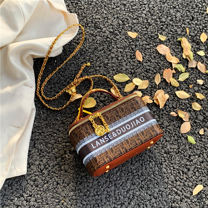 Hochwertige und Nischen-Designer-Box mit Aufdruck für Damen 2024 Neue Pendlertasche mit einer Schulter und kleiner quadratischer Umhängetasche_voghion.com