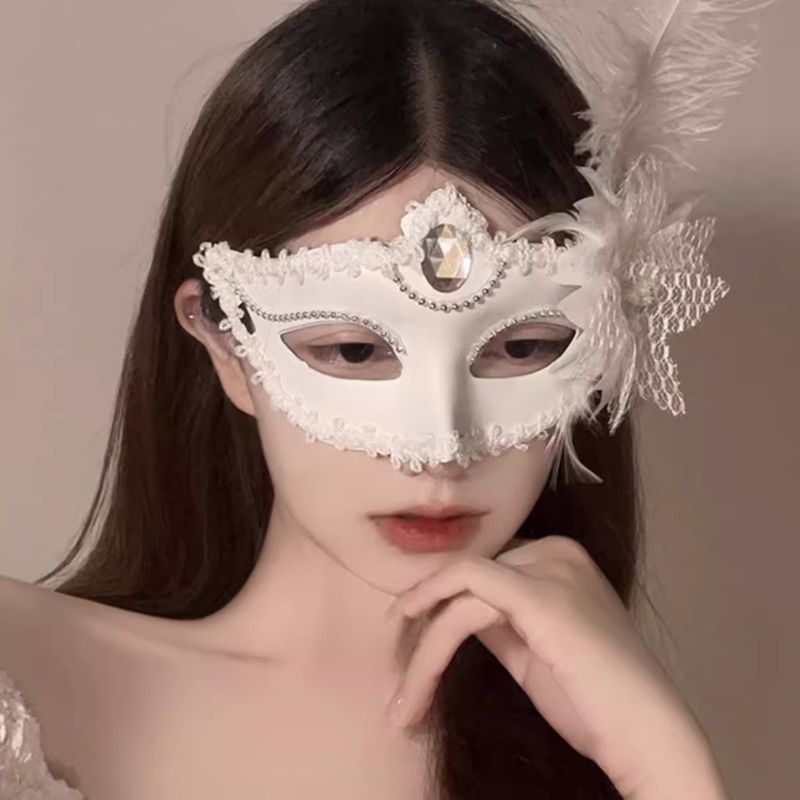 Maschera di piume di Halloween in pizzo a metà viso sexy per feste in maschera_voghion.com