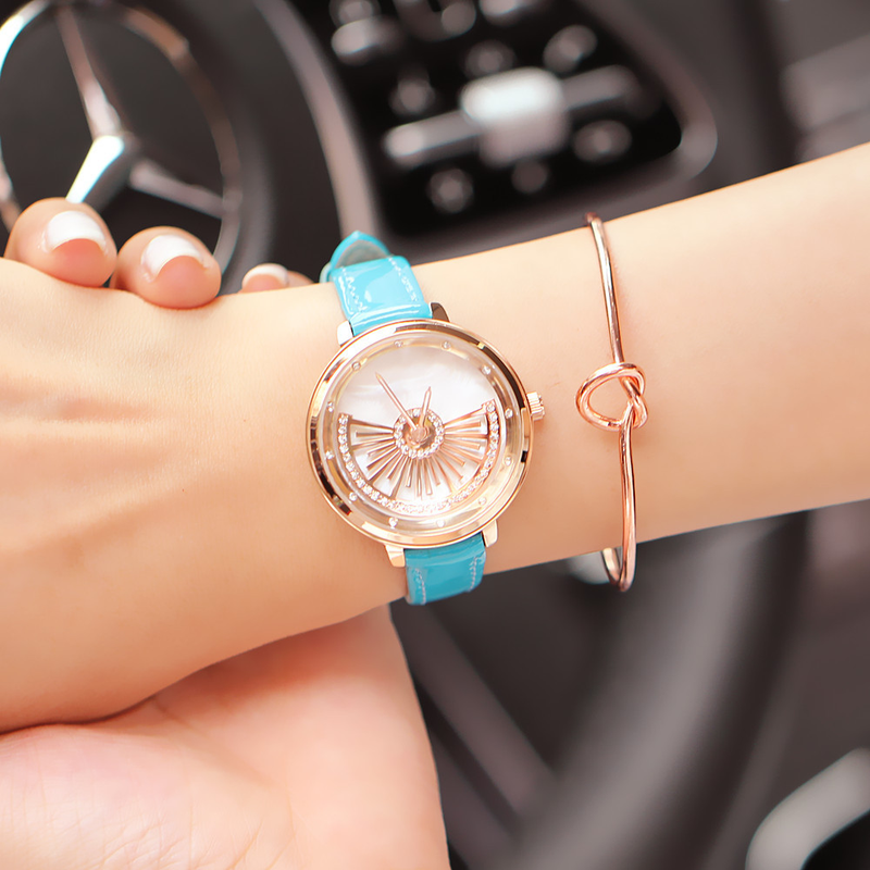 Elegante cintura rotante in vera pelle a forma di ventaglio con diamanti intarsiati, polso impermeabile al quarzo, da donna_voghion.com