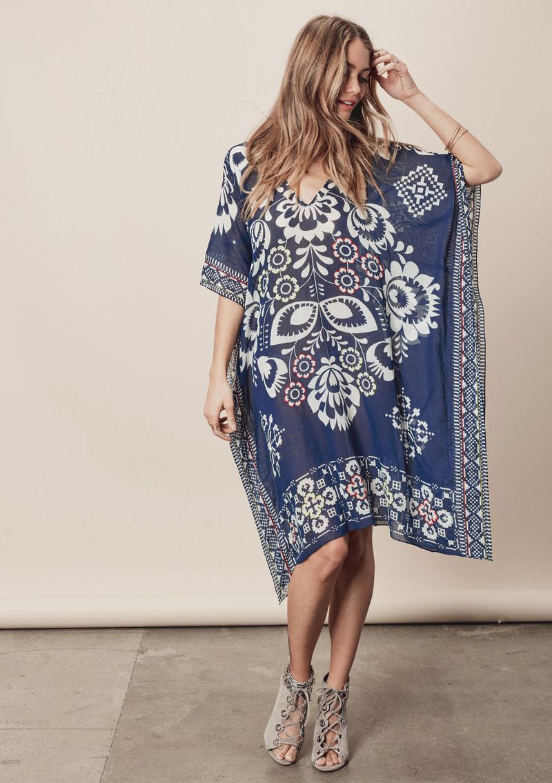 Veste de plage cache-maillot en mousseline de soie à fleurs bleu marine - Col en V - Pour femme_voghion.com