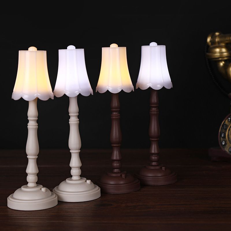 Lampada da tavolo piccola con protezione per gli occhi, stile europeo, piccola, ornamento, luce per atmosfera di celebrità su Internet_voghion.com