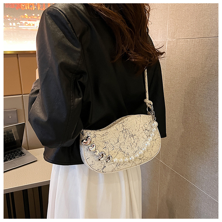 Unterarmtasche Damen 2023 Neues Nischendesign High-End-Perlenschulter-Umhängetasche im ausländischen Stil explosiver Stil kleine quadratische Tasche_voghion.com