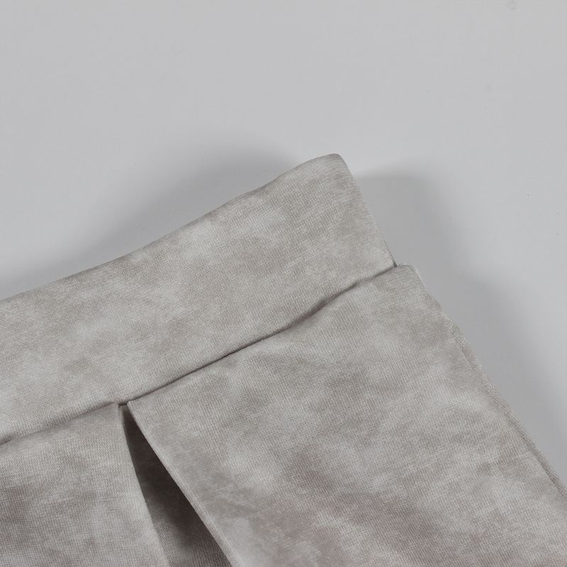 Completo da donna a forma di lettera, attillato, con gilet corto e gonna plissettata_voghion.com