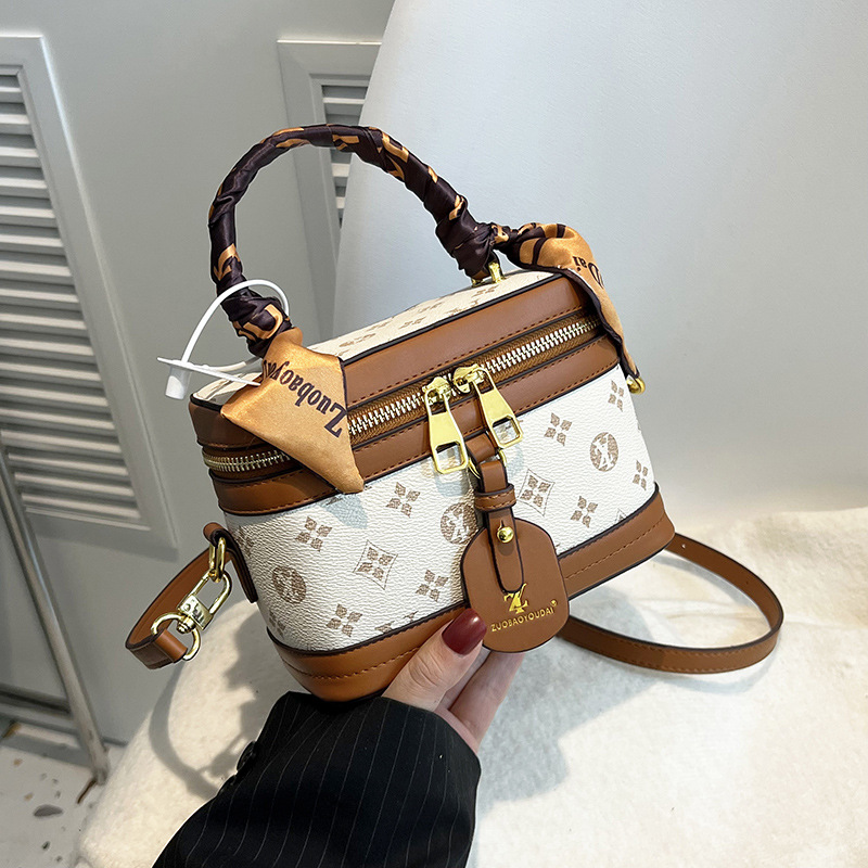 Alta calidad para las mujeres 2023 Nueva moda caja impresa Versátil portátil hombro crossbody Maquillaje bolsa tendencia_voghion.com