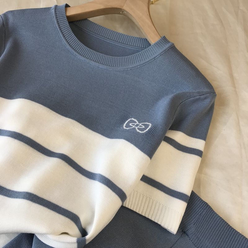 Set van gebreid damestopje met ronde hals, korte mouwen, zoete strik en contrasterende kleur + elastische skinny broek_voghion.com