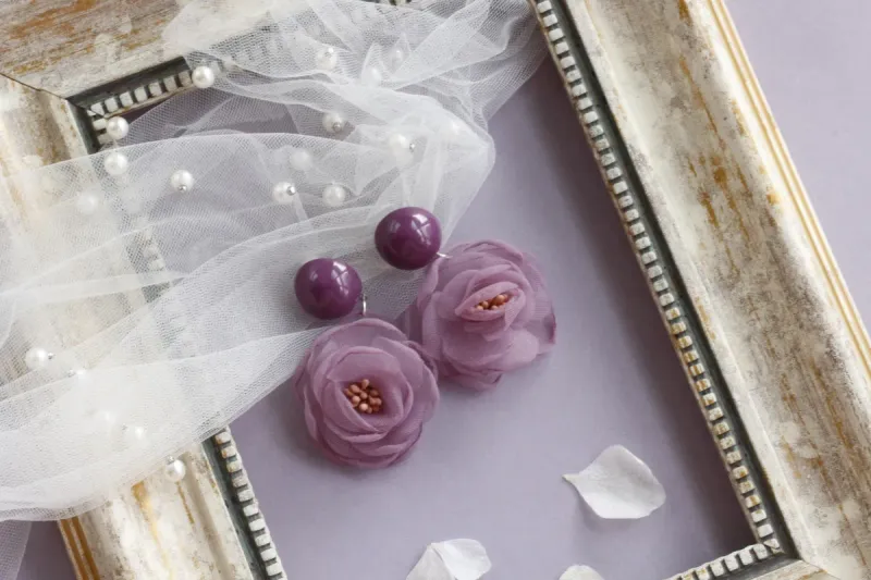 Collana con catena per clavicola con lacci, fatta a mano, motivo temperamento, orecchini viola tridimensionali, decorazione coordinata originale_voghion.com