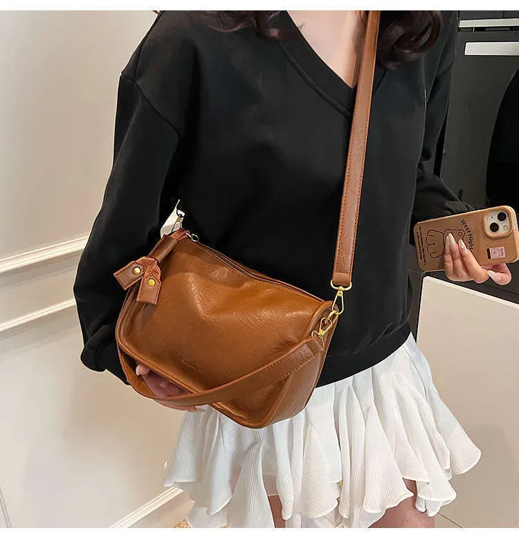 High-Quality Textured Small Square For Women Spring Summer Commuter Shoulder Versatile Crossbody Pillow Bag_voghion.com