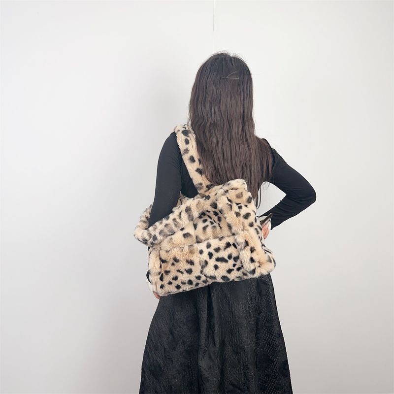 Borsa tote in pelliccia sintetica con stampa leopardata per donna: elegante borsa a tracolla con chiusura magnetica, grande capacità, accessorio alla moda invernale_voghion.com