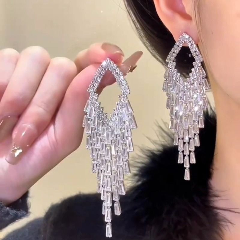 Copper alloy diamond-set waterfall earrings, silver temperament drooping geometric tassel light luxury thin earrings_voghion.com