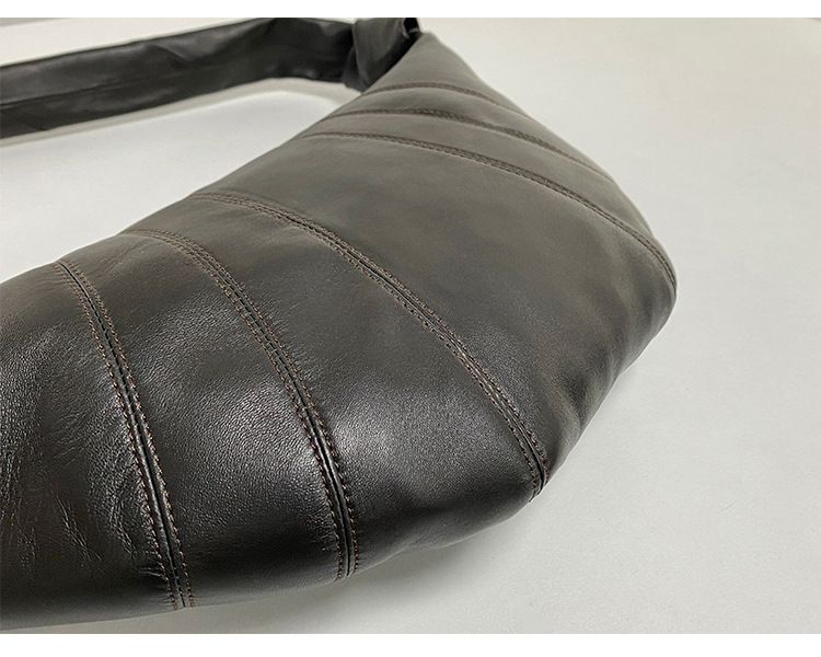 LE Korrekt version Medium Kohorn Fåreskind Ægte Læder Dumpling Crossbody Song Dame Brysttaske, Samme Stil til_voghion.com
