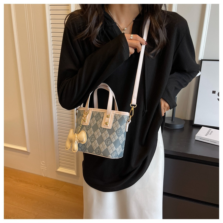 Lingge portatile da donna in coordinato con colori per piccoli gruppi nel 2023, nuova borsa a secchiello semplice e alla moda, casual e versatile_voghion.com