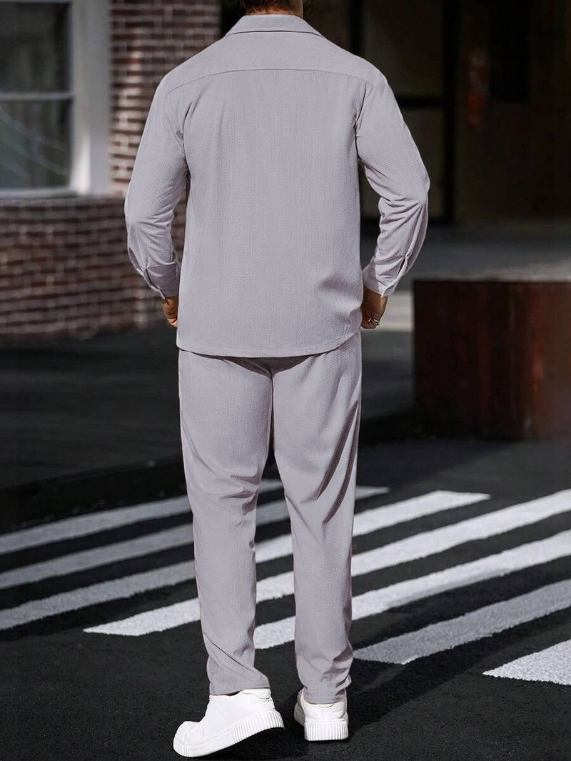 Completo sportivo casual da uomo in due pezzi con semplice giacca con risvolto, tasca con bottoni e pantaloni dritti_voghion.com