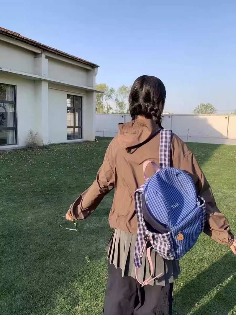 2025 New Bread Bag Casual Large Capacity Adjustable Shoulder Strap Travel Commuter Plaid Backpack Fashionable Hundred Shoulder Bag_voghion.com