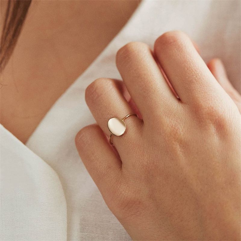 Lagerförsäljare eManco Delikat Oval Pynt Förgylld Blank Minimalistisk Feministisk Ring För Kvinnor Personlighet Kan Köpas I Partihandel_voghion.com