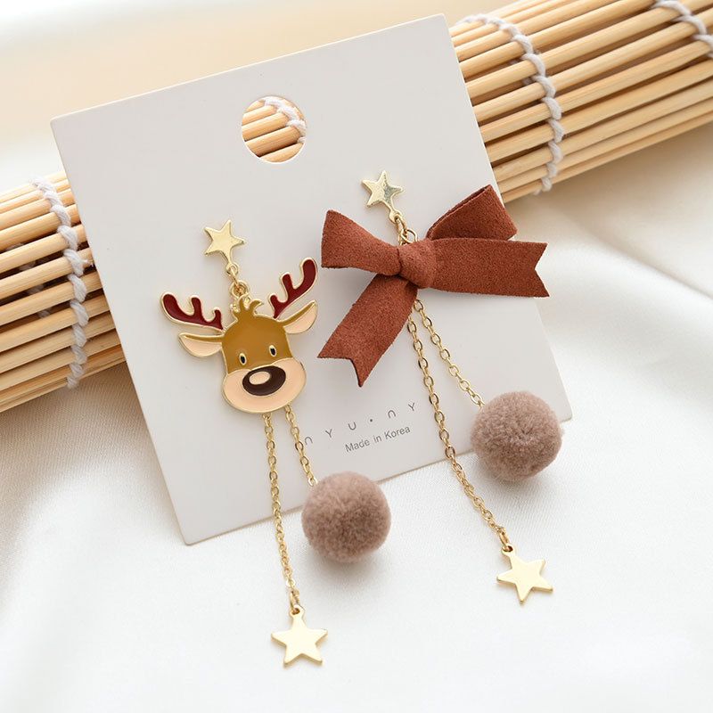 Boucles d'oreilles asymétriques de Noël | Motif flocon de neige coloré et grelot | Pendentif renne à long pompon | Bijoux de déclaration festifs | Noël parfait_voghion.com