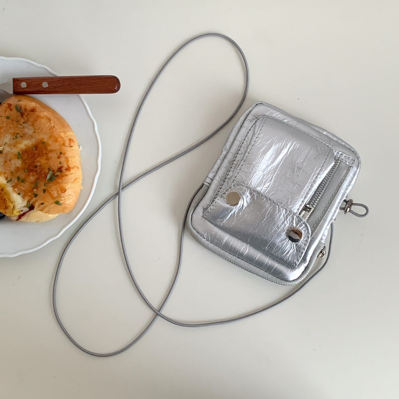 Compacte zilveren ritsborsttas, niche, high-end heuptasje, modieuze mini-telefoontas_voghion.com