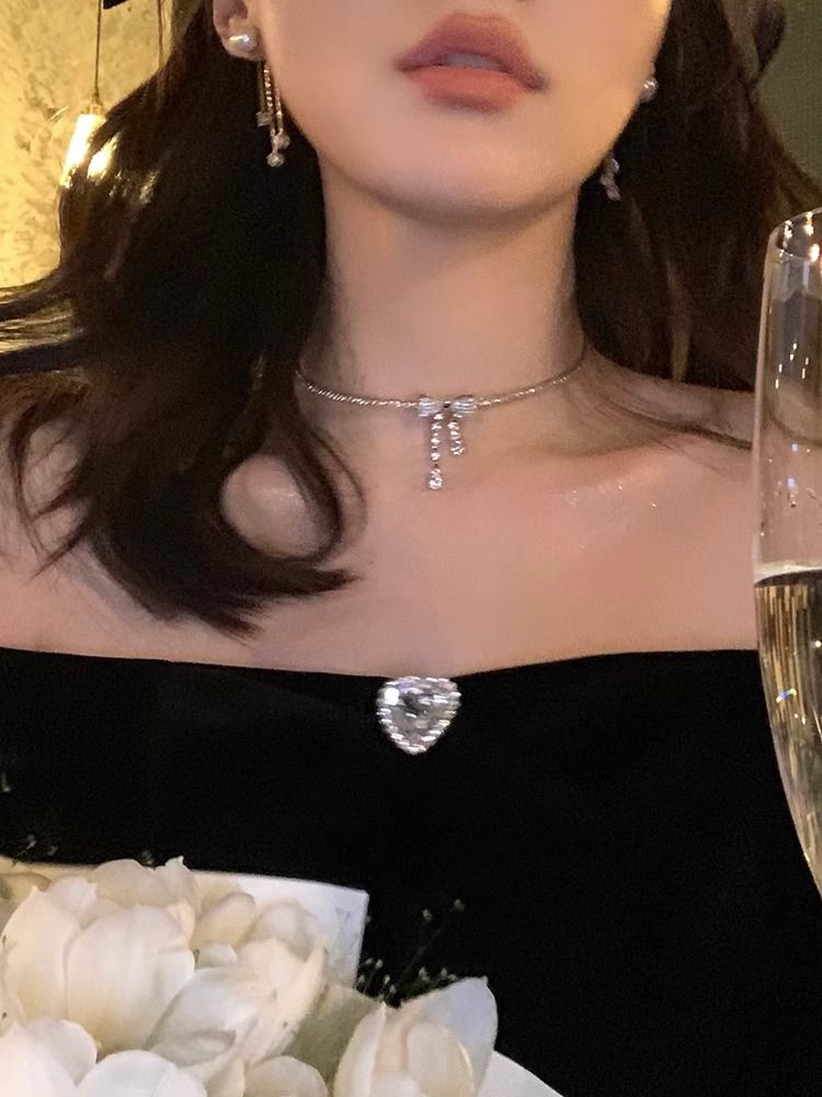 Gargantilla con lazo de diseño de nicho de lujo y luz de verano, collar de cadena de clavícula para mujer, cadena de suéter, cadena para el cuello_voghion.com