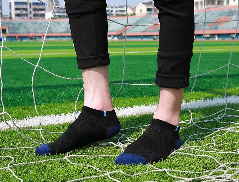 2024 Neue atmungsaktive Laufsocken aus Baumwolle für Sport und Freizeit mit flachem Mund und unsichtbaren Bootssocken für Herren_voghion.com