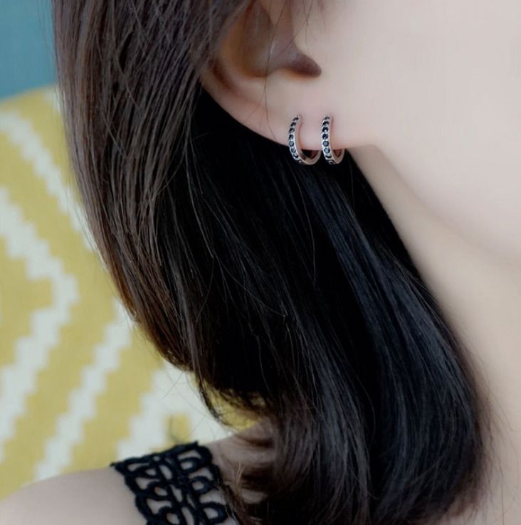 Orecchini a cerchio piccoli da 8 mm in argento sterling 925 con zirconi neri, regalo per donna E3_voghion.com