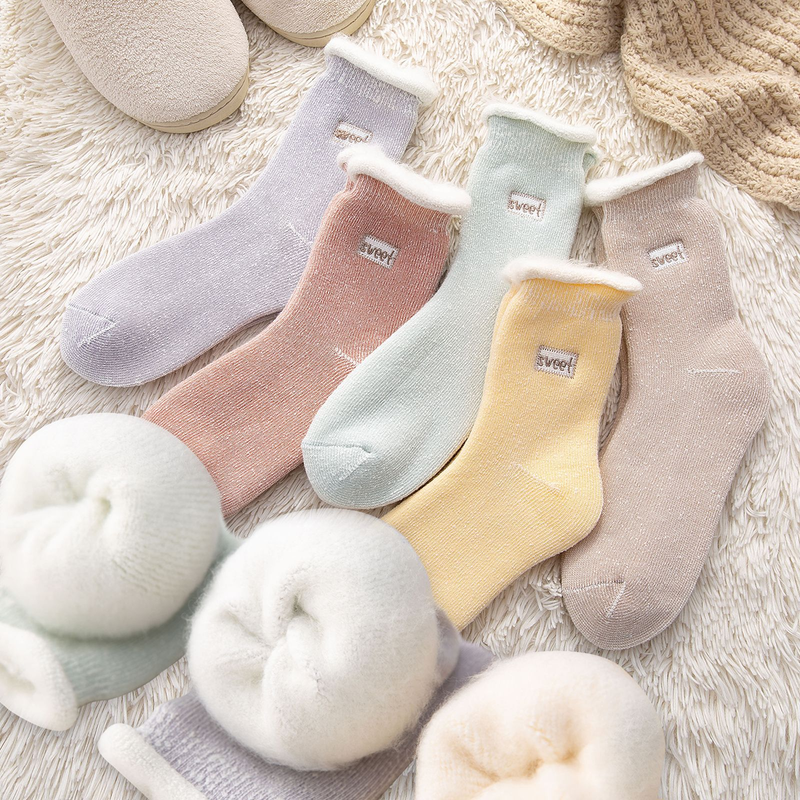 2 Paar superdicke Wintersocken für Damen mit Fleecefutter und warmen Schlafsocken, süße Schneesocken mit Buchstabenstickerei, kältebeständige Socken_voghion.com