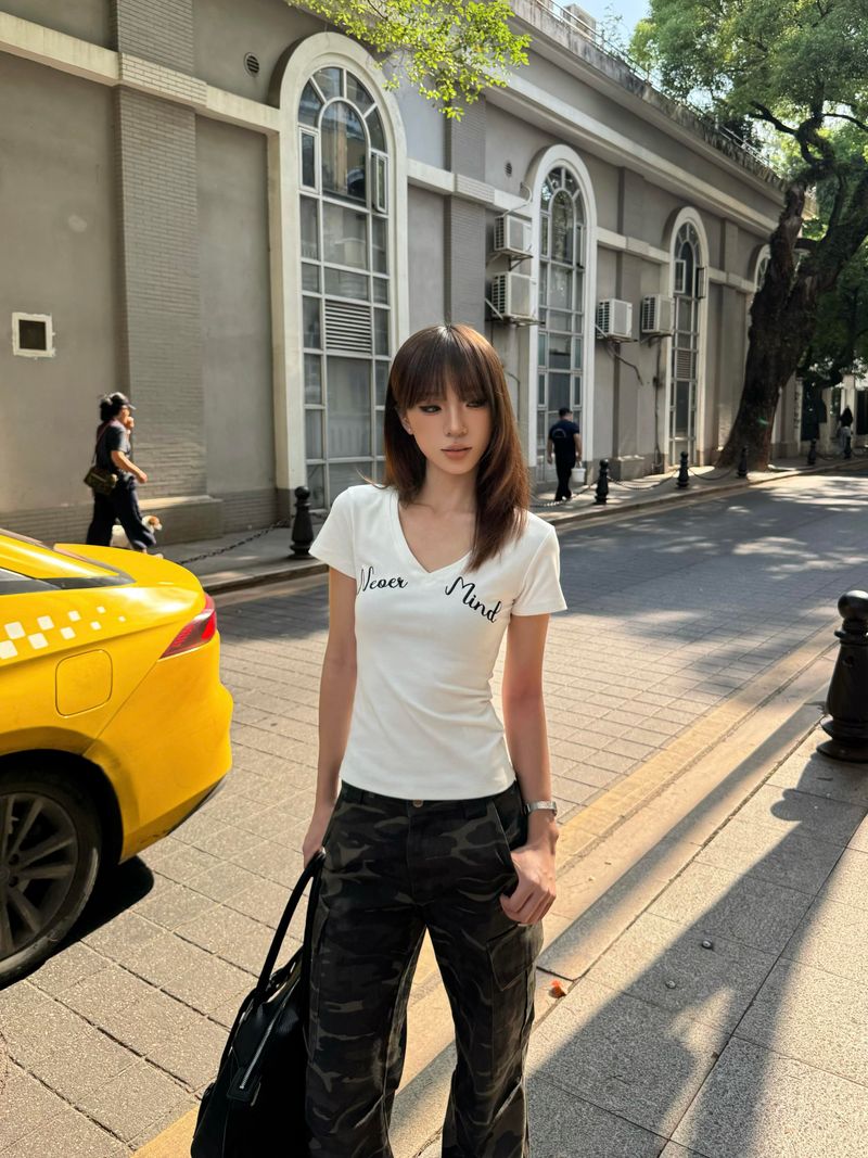 American Basic Embroidered V-Neck Short Sleeve T-Shirt Regular Shoulder Waist Slim Fit Top_voghion.com