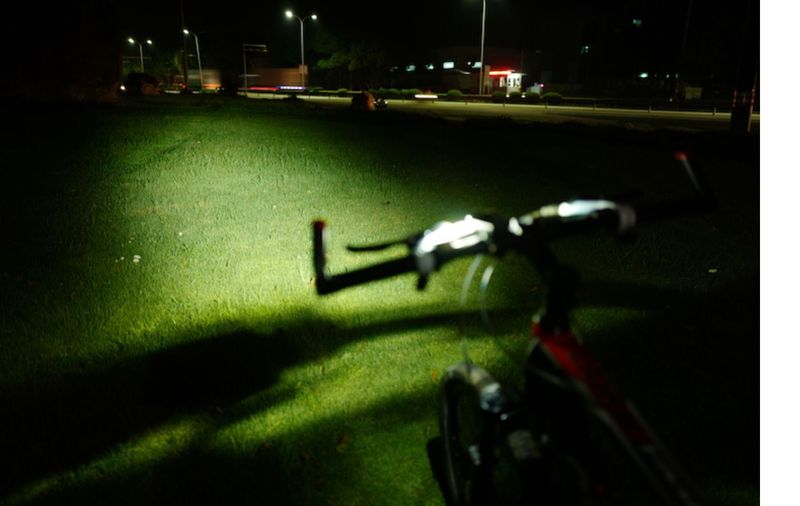 Luce anteriore per bicicletta con sensore intelligente standard tedesco, ricaricabile tramite USB, alta luminosità, 6 ore di illuminazione, 350_voghion.com