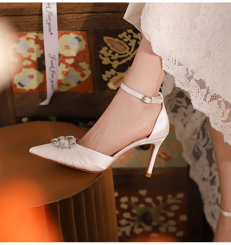 High Heel Sandalen Hochzeitsbankett 2024 Baotou Water Diamond Slim Heels Vielseitige spitze Einzelschuhe_voghion.com