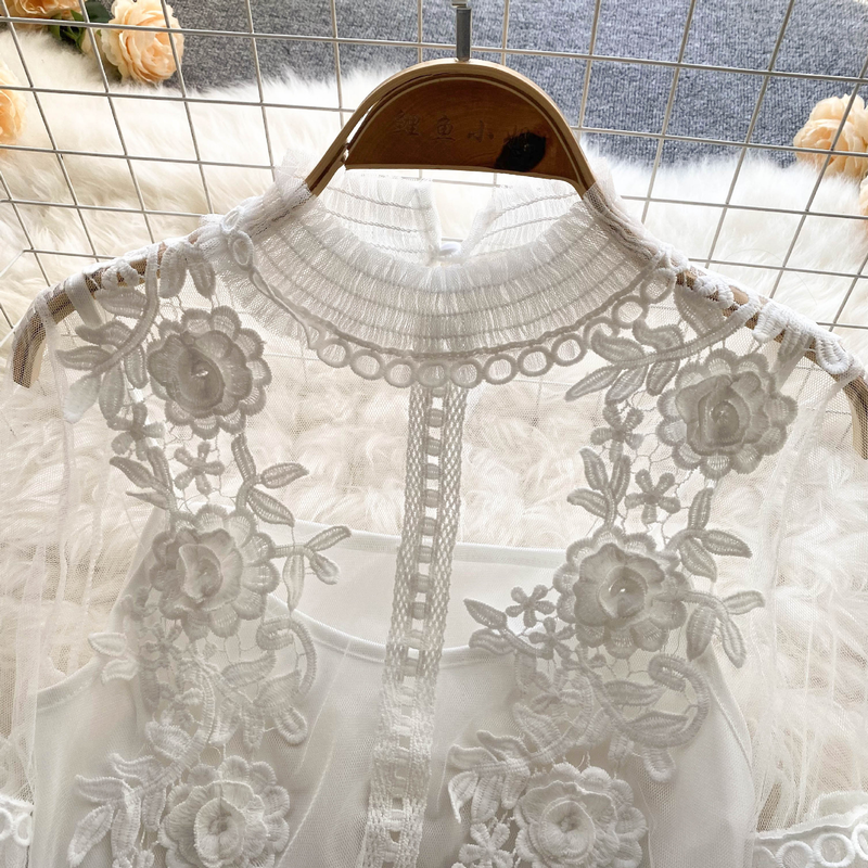 Women's three-dimensional flower collage see-through mesh lantern sleeve slim short top lace base blouse_voghion.com