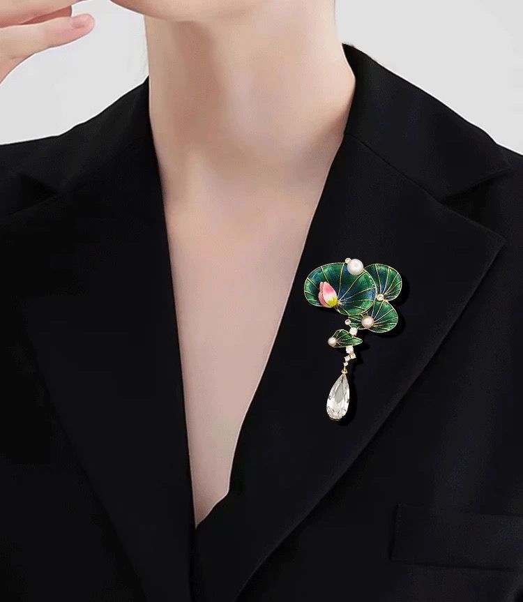 National Style Good Luck Lianlian Brooch High-end Women's Natural Freshwater Pearl Green New Chinese Corsage Suit Cheongsam Accessories_voghion.com
