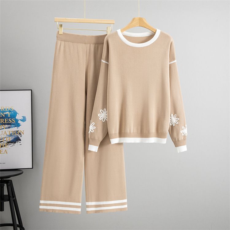 Completo elegante con maglione lavorato a maglia e pantaloni a gamba larga - Ricamo floreale, completo casual chic in due pezzi (disegno a righe e jacquard, misto viscosa e poliestere)_voghion.com