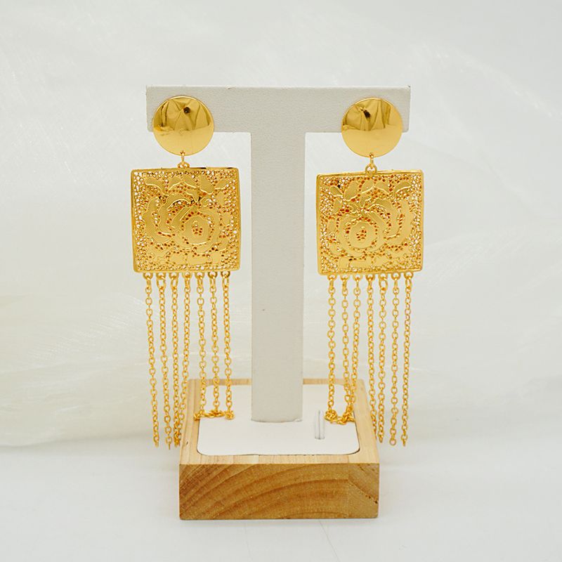 Ensemble de boucles d'oreilles et collier à fleurs plaqué or de Dubaï_voghion.com