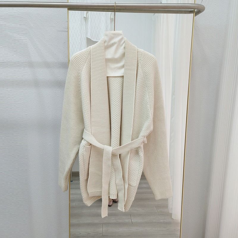 Damenbekleidung: Luxuriöse Strickjacke für Damen mit Kragen aus Kunstfuchspelz – weicher und warmer Pullovermantel mit offener Vorderseite für elegante Freizeitkleidung (Grau, Schwarz)_voghion.com