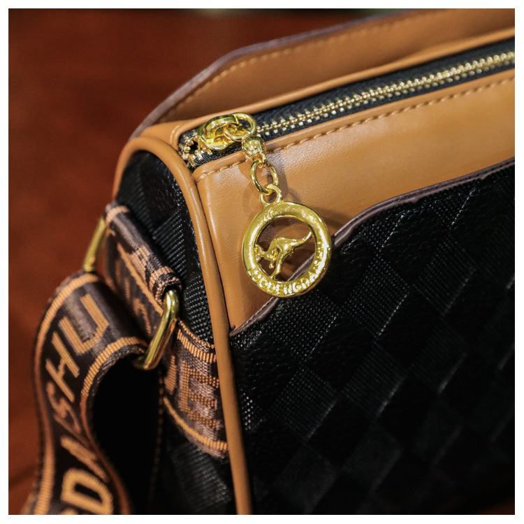 2024 nuova borsa a cuscino di grande capacità a tre strati alla moda e versatile alla moda per borsa a tracolla da donna borsa a tracolla in rilievo con griglia di diamanti_voghion.com