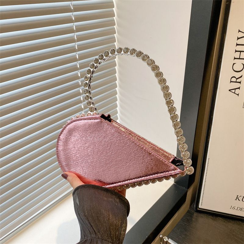 2025 Spring Summer New Heart-Shaped Trendy Heart Bag Casual Fashionable Women's Handbag Clutch_voghion.com
