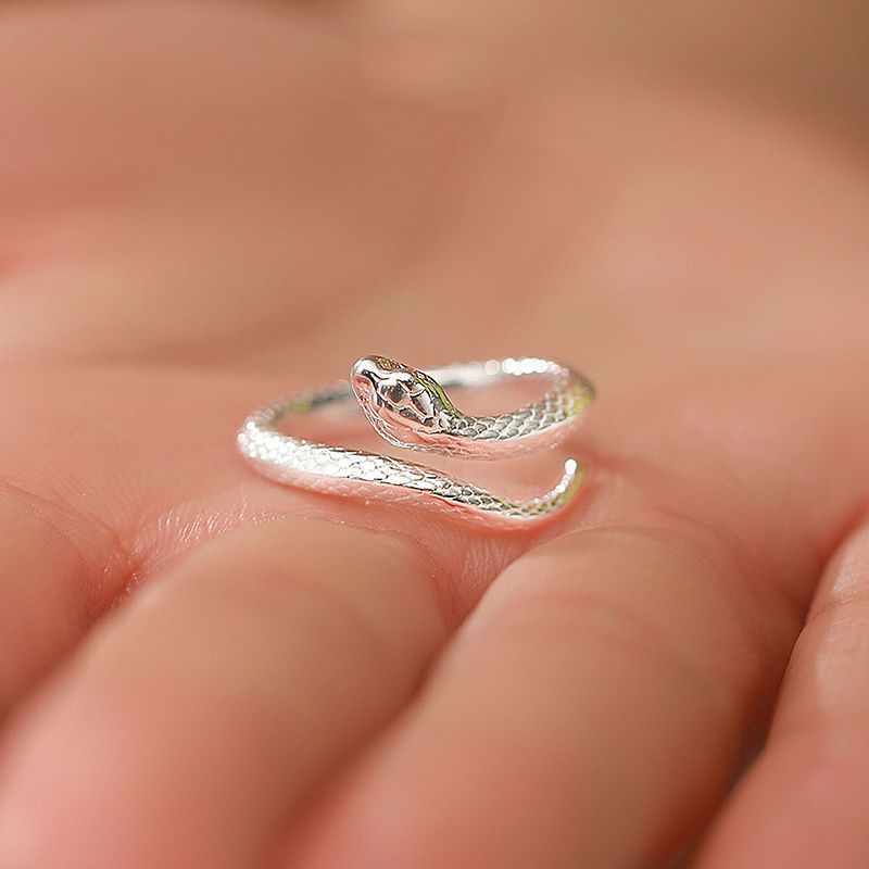 Anello in argento alla moda a forma di serpente retrò, stile punk regolabile, gioielli da donna 2024_voghion.com