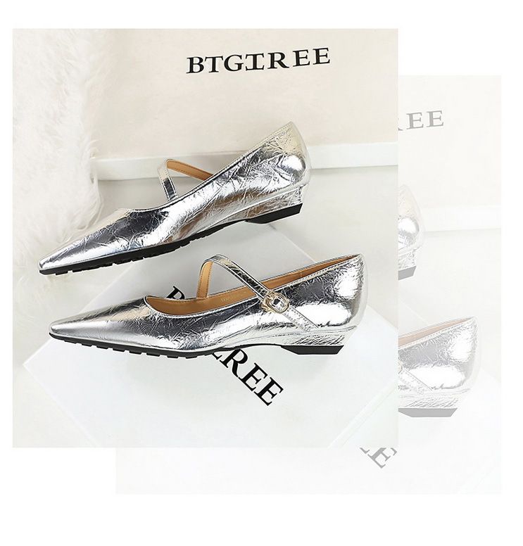 3683-13 Modische und stilvolle Damenschuhe mit flacher Öffnung, schrägem Absatz, diagonalem Strohhalm, dekorativem Handgriffmuster,_voghion.com