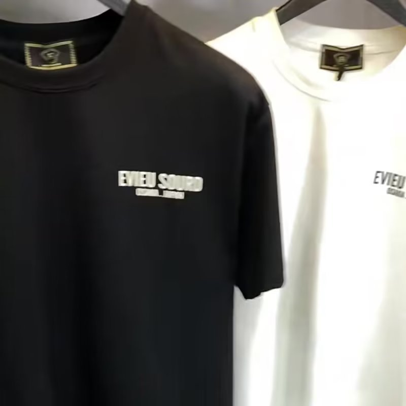 Forårs kortærmet T-shirt Herremode Stort bogstav Rundhalset Graffiti Netværk Rødt Par Alsidig Løs Top_voghion.com