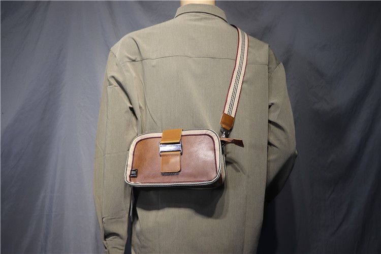 Threebox Outdoor Buckle Hip-Hop Shoulder Bag_voghion.com