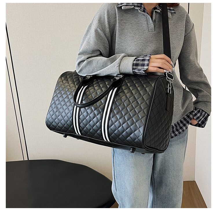 Borsone da viaggio in PU resistente con design impermeabile, grande capacità 20-35 litri, elegante borsa a tracolla multiuso per palestra, viaggi del fine settimana_voghion.com