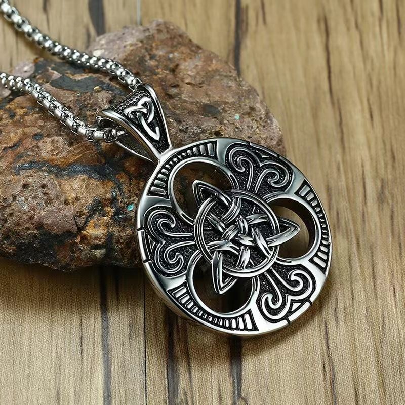 European And American Retro Smearing Trendy Men, Concentric Knot Round Brand Die-cast Pattern Pendant, Trendy Rock Men's Necklace_voghion.com