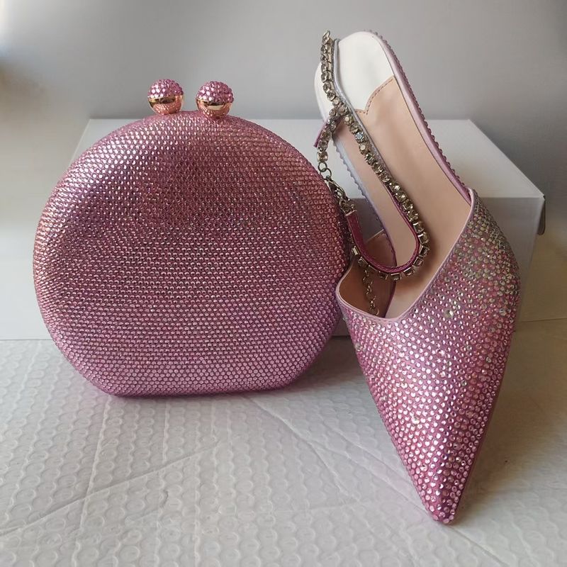 Komplettset mit spitzen Damenschuhen mit Kristallen, spitzen Stiletto-High Heels und Abendtasche aus Kristallen für Damen_voghion.com