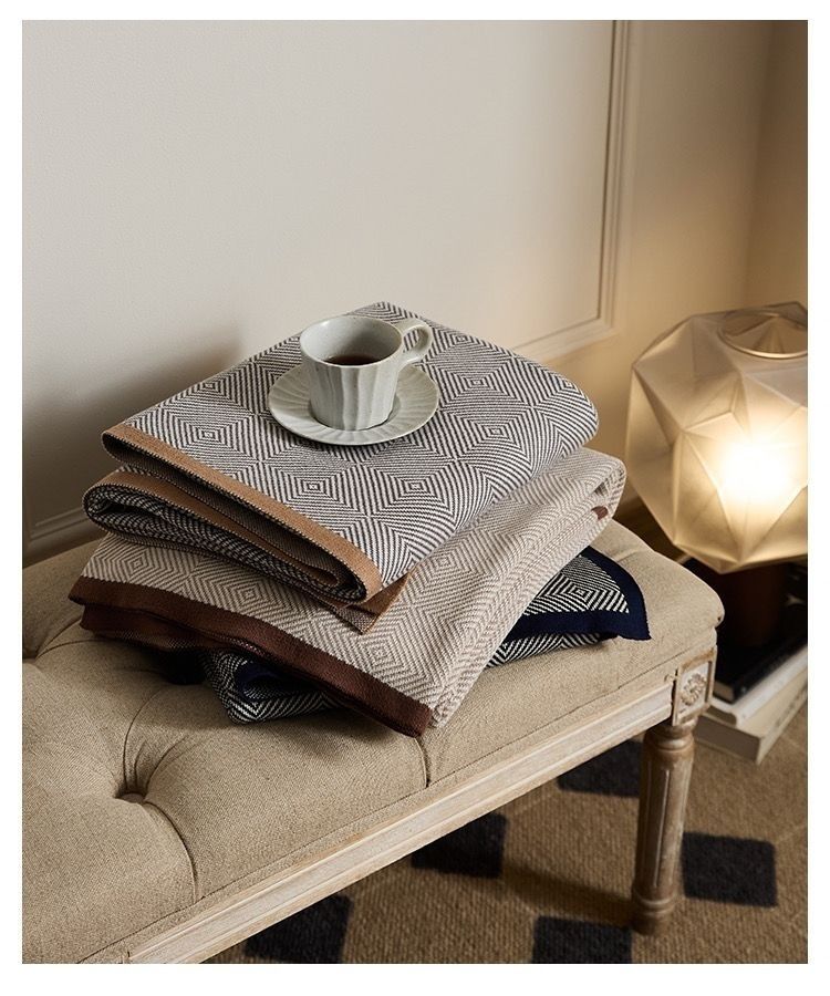 Q3Y Light Luxury Nordic Style Air Conditioning Nap Sofa Throw Bed Airplane Blanket_voghion.com