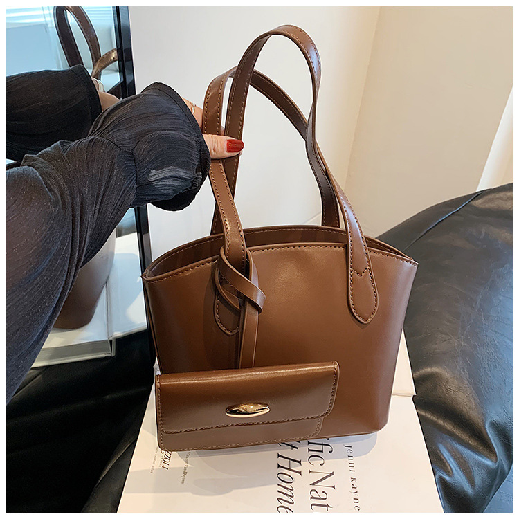 Borsa piccola portatile di moda estiva nuova borsa a secchiello casual semplice da donna 2023 borsa per ascelle suocera con trama di nicchia_voghion.com